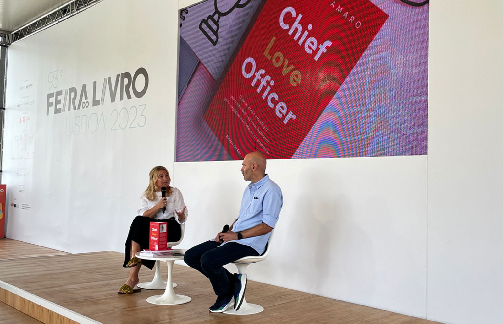 Cristina Amaro apresenta “Chief Love Officer” pelo país